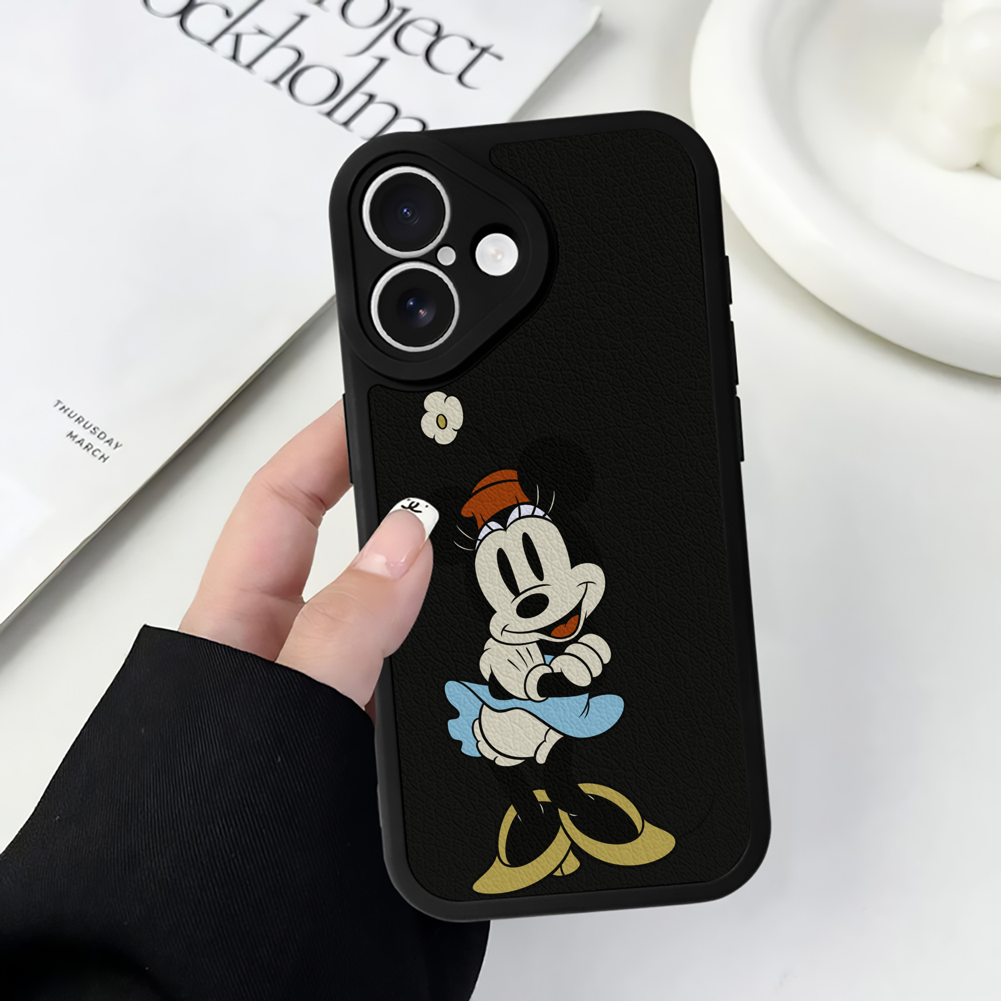（画像用） ミッキーマウス Mickey Mouse 【iPhone 16シリーズ対応】シリコンスマホケース（レザー調） 材質：シリコン